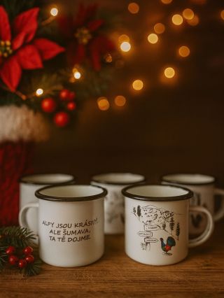 Hledáte hezký a zároveň praktický dárek? 🎄🎁 Plecháček s originálním autorským motivem potěší každého, kdo má rád hory,...